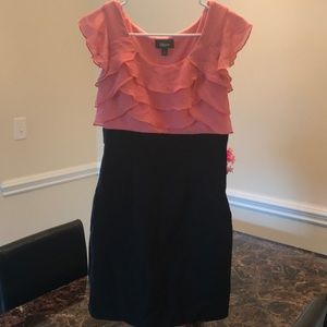 Sophisticated dress with ruffled top